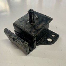 ENGINE MOUNT NISSAN 280C 430 330