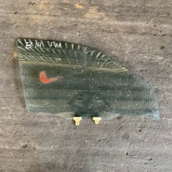 FRONT DOOR GLASS RH NISSAN SENTRA B14