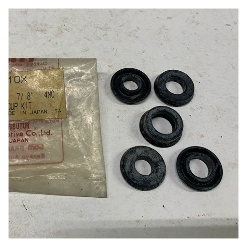 REPAIR KIT BRAKE MASTER CYLINDER RUBBERS MITSUBISHI GALANT A161 7/8