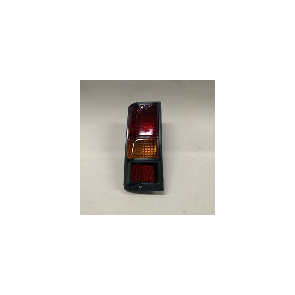 NISSAN BLUEBIRD 910 OM TAIL LAMP LH