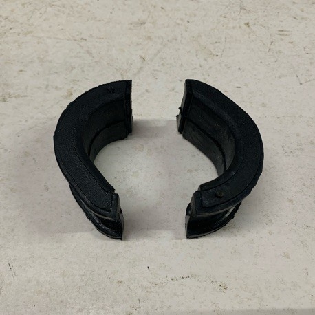 NISSAN E24 R/S STEERING RACK CLAMP RUBBER