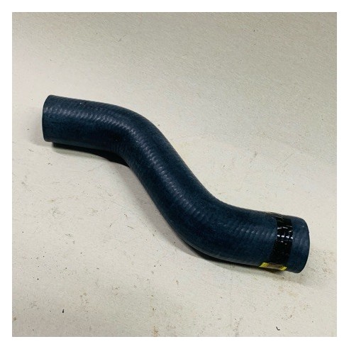 TOP RADIATOR HOSE NISSAN LAUREL C32