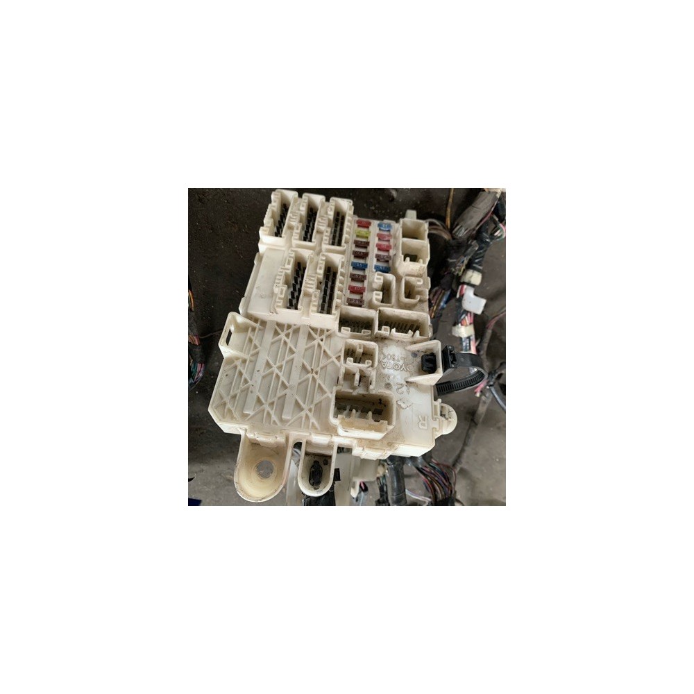 FUSE BOX NISSAN BLUEBIRD U14