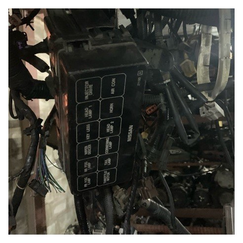 FUSE BOX NISSAN BLUEBIRD U14