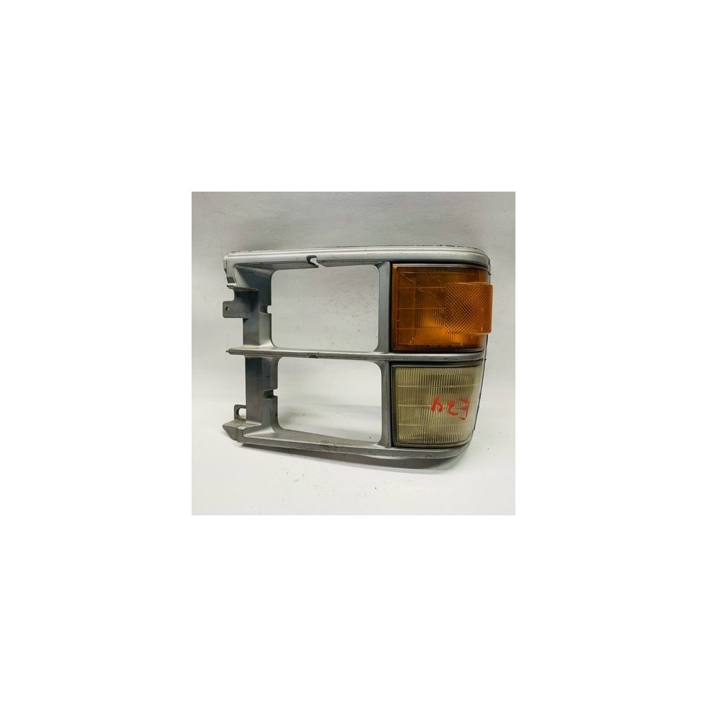 TOYOTA HIACE YH51HEADLAMP FINISHER RH