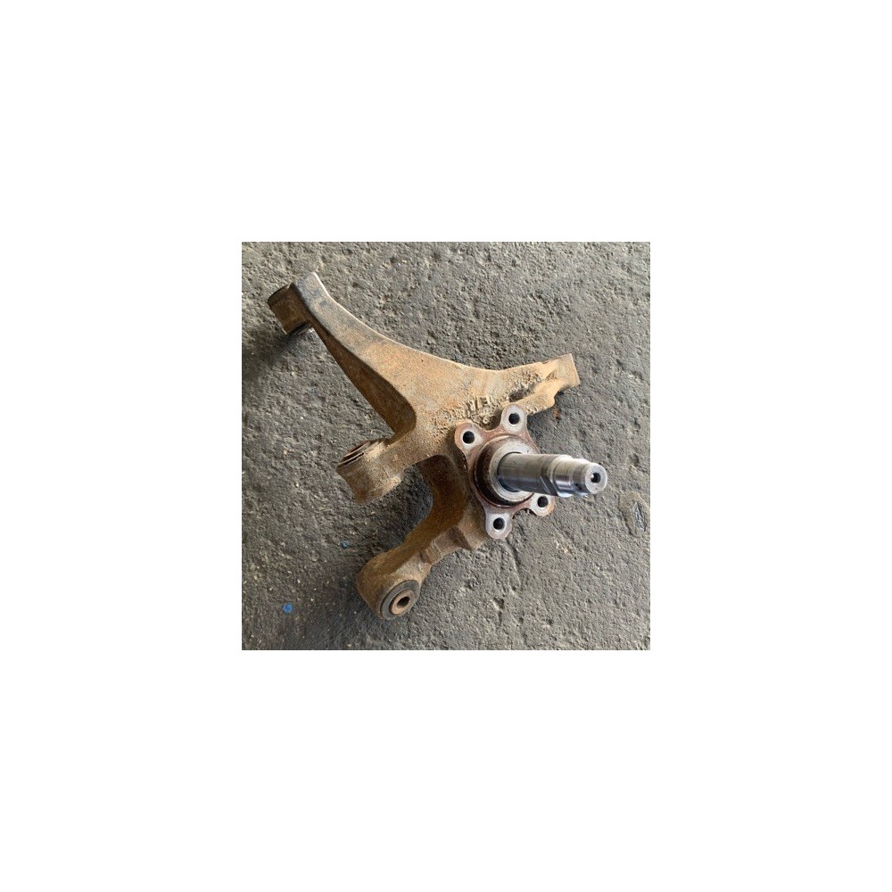 REAR SPINDLE NISSAN BLUEBIRD U13
