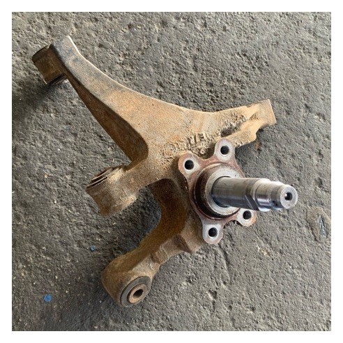 REAR SPINDLE NISSAN BLUEBIRD U13