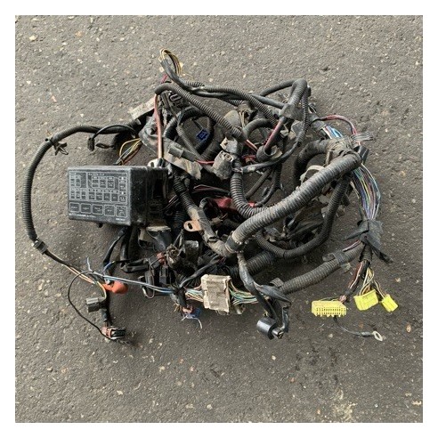 FUSE BOX NISSAN BLUEBIRD U14